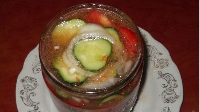 Салат из огурцов помидоров и лука на зиму пальчики рецепт
